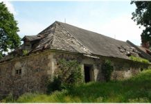 Perila külas piiratakse juurdepääs varisemisohtlikele mõisahoonetele