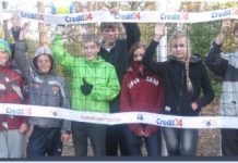 Härma noored ehitasid külla võrkpalliväljaku