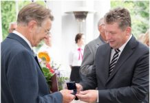 ÜLO VEELEID sai valla aumärgi kätte oma juubelipeol