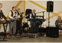 Joaveski rahvamaja avapeol mängis legendaarne bänd VESKIPOISID