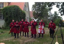 Gruusia ansambel Khareba esines Kuusalus ja Viru Folgil