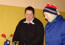 Voose küla rahvas kogus näitusele vanad klaasesemed