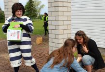 Raasiku noortekeskus sai 15. sünnipäevaks õuemänge