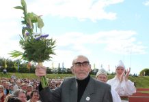 „Regilaul ja karuäke“ tõi Kuusalu staadionile sajad lauljad, tantsijad ja vaatajad