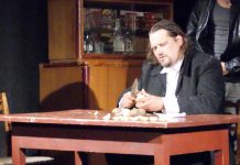 Paju teatri „Puises mehes“ on tegelasi mullusest lavastusest