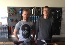 ARDO KAURIT ja RAIT UDUMÄE Arukülast teevad elektrijalgrattaid