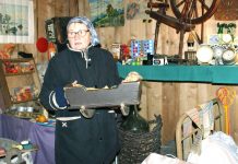 MARE TAMMERAND tegi Virve küla Allika puukuuri muuseumi ämma-äia asjadest