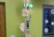 Kehra koolis on õpilaste tehtud kellapuu