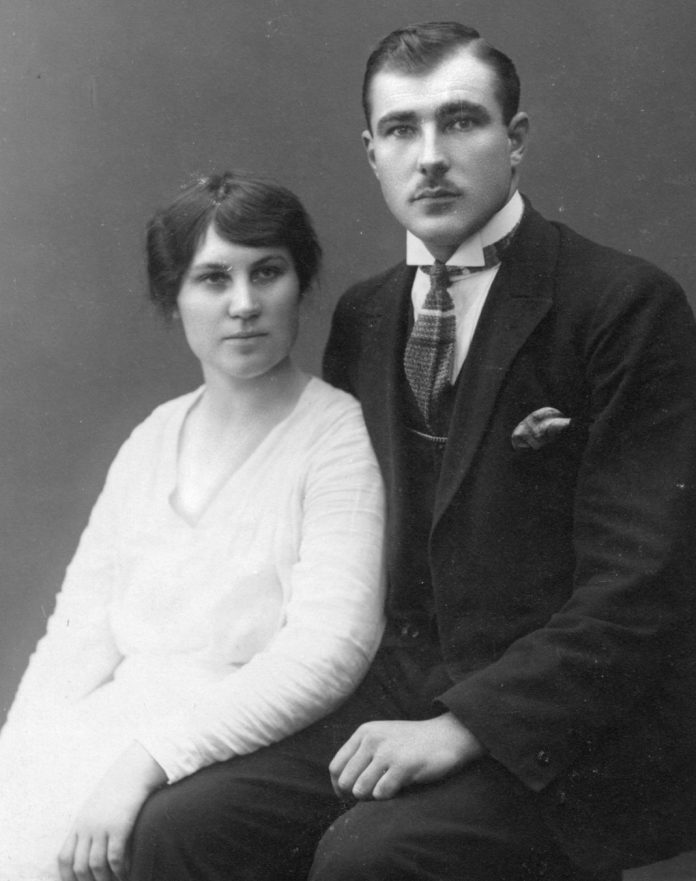 4-Maria-ja-Mart-Ehrenbusch-Kehras-1922.a.-lehte