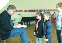 Kehra koolis käis kirjanik ANDRUS KIVIRÄHK