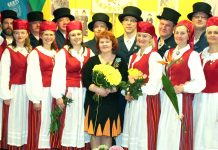 Arukülas on tantsitud rahvatantsu 40 aastat