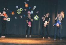 Kolgakülas beebipeol esinesid pereühingu titevõimlejad