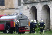 Pikne lõi Kolga mõisa katuse põlema