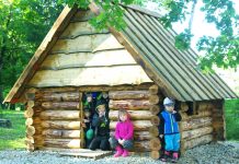 Alavere meeste ehitatud mängumaja on lasteaias valmis