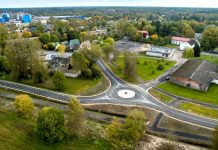 Kehras avati ligi miljon eurot maksnud raudteejaama ümbruse parklate ja teedeala