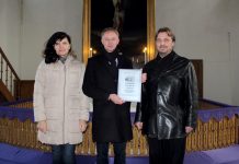 Mistra kinkis Harju-Jaani kogudusele printeri ja uue ukse