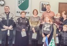 Võitjad said kätte Raasiku valla kodanikukampaania reisipaberid