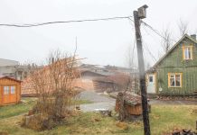 Torm viis laupäeval Viinistu endiselt tootmishoonelt katuse