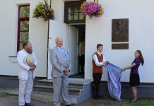 Loksa kool sai 150. sünnipäevaks JAKOB JANTERI mälestustahvli