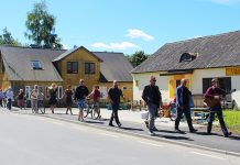 Muusika saatel rongkäik avas teise osa Aruküla kergliiklusteest