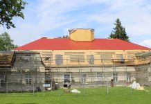 Ehitajad leidsid Kiiu mõisa saalist seinamaalingud