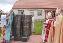 EDUARD AHRENSI mälestusmärk Kuusalus on avatud