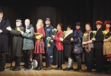 Saarlased tõid Kuusalu rahvamajja kohaliku autori näidendi