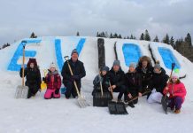 Kehras valmis Eesti juubelile pühendatud lumelinn