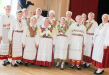 Raasiku memmede rahvatantsurühm Krõõt tähistas juubelit tantsukontserdiga