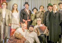 Jäneda-Aegviidu näitetrupp tõi lavale „Kolm kosilast“