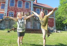 Raasiku MTÜ Tuulekell toob Ravila mõisas lavale „hullu krahvi” loo