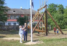 Kõnnu küla EV100 kingitus – kiik ja lipumast