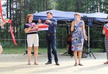 Suurpea linnaku rahvas avas merepeol mänguplatsi