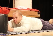 ENN KIRSMAN tuli publiku ette täispika monoetendusega