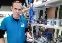 Leiutaja LEO SIEMANN Kuusalu vallast hakkas tootma rahvusvärvides kingapaelu