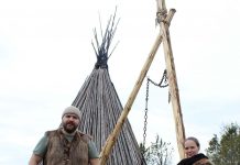 LIIS ja ROLAND BURK peavad Uuri külas Lahemaa Pärimuskoda