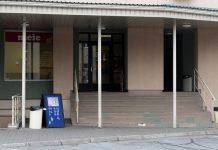 Lapsed lõhuvad tõukeratastega Kuusalu Söögitoa treppe