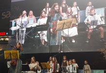 Uuri küla noorte folkansambel esines Tallinnas mardilaadal