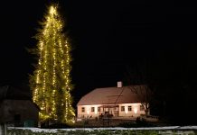 Kuusalu alevik on saanud kiriku juurde kauni tuledes jõulupuu