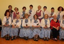 Vihasoo memmede tantsurühm pidas 20. sünnipäeva pidu