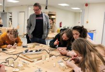 Raasiku koolis tegid tüdrukud kuu aega puutööd, poisid süüa