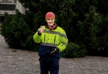 HANNES PIKKEL on Kehra ja Raekoja platsi jõulukuuse ülespanija