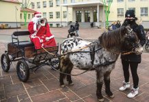 Kehra piirkonna koduste laste jõulupidu oli uuel linnaväljakul