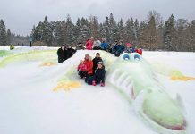 Kehrasse kerkis lumest loomaaed