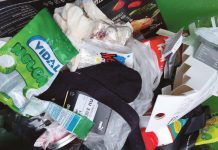 Raasiku kalmistu prügikastidesse viiakse olmeprügi