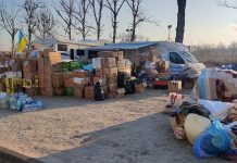 Salmistu külavanem toob sõjapõgenikke suure bussiga