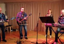 Legendaarne ansambel Veskipoisid tegid Leesil 70ndate stiilis tantsupeo