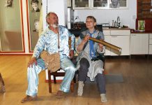 Kuusalurahva Teater mängis Kolga seltsimajas komöödiat