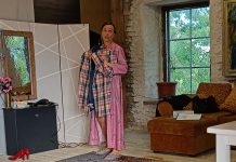 Harrastusnäitlejal PILLE SMIRNOVAL oli Kõnnu Viinaköögis mononäidendi „Mina, naine!“ esietendus