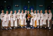 Kuusalu vanaemade tantsurühm TIIU tähistas 35. sünnipäeva